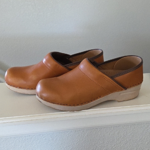 Dansko Women's Tan Leather Clogs - Picture 1 of 3